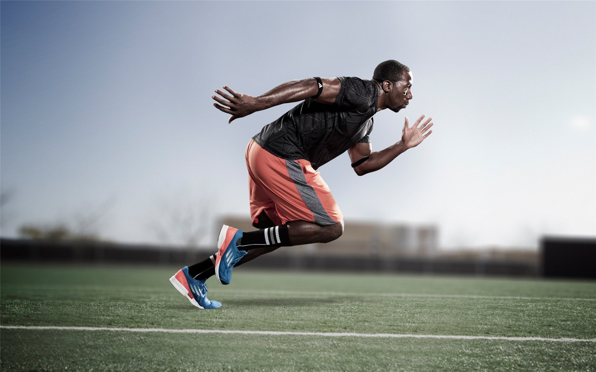 跨界胜利日，快船主场击退魔术，拉文F1赛场超车争冠